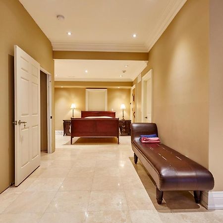 Elegant Apartment With Sauna Toronto Bagian luar foto