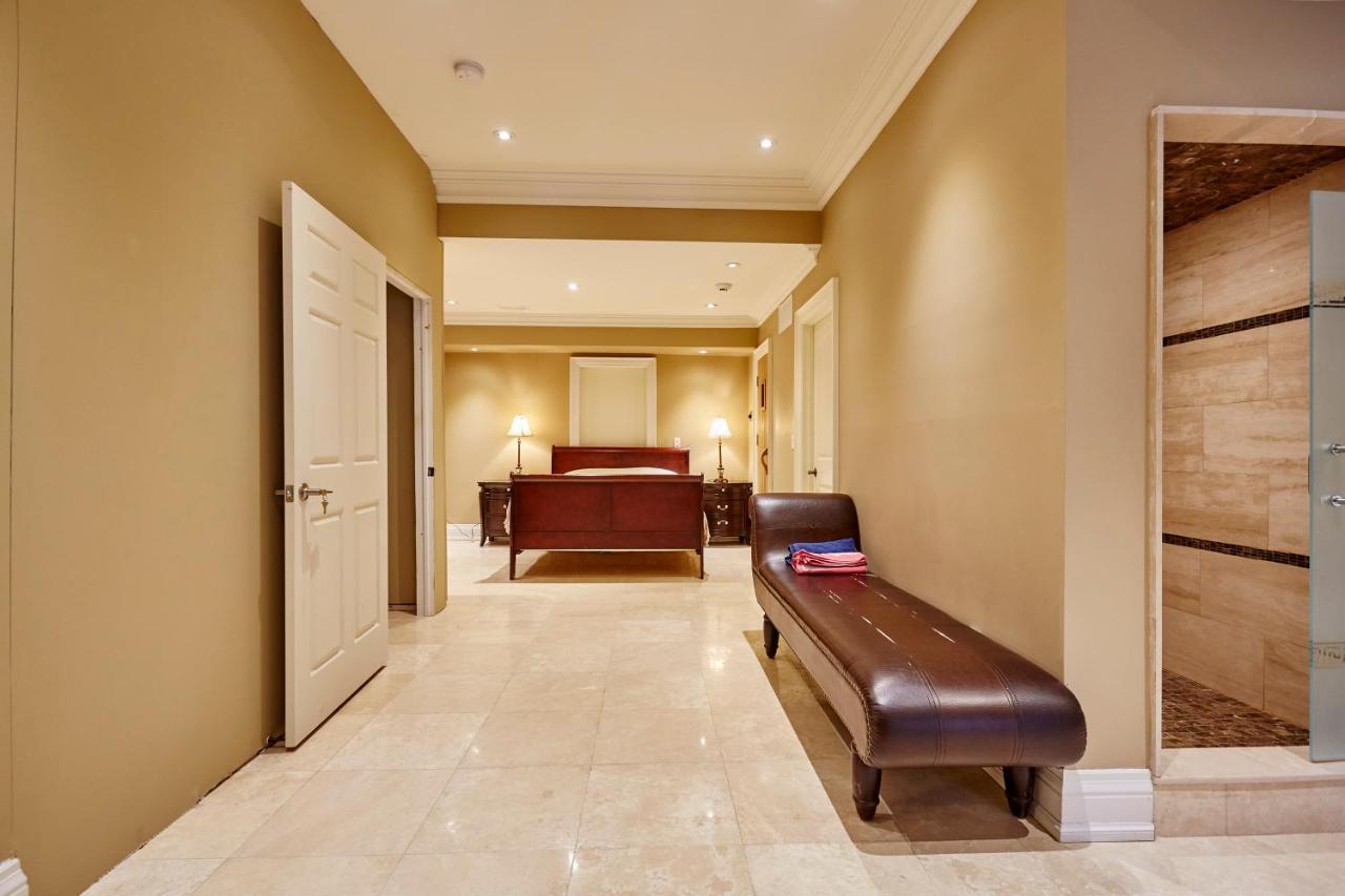 Elegant Apartment With Sauna Toronto Bagian luar foto