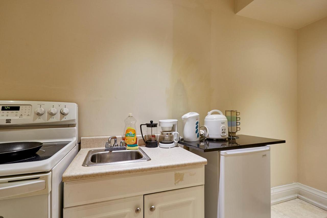 Elegant Apartment With Sauna Toronto Bagian luar foto